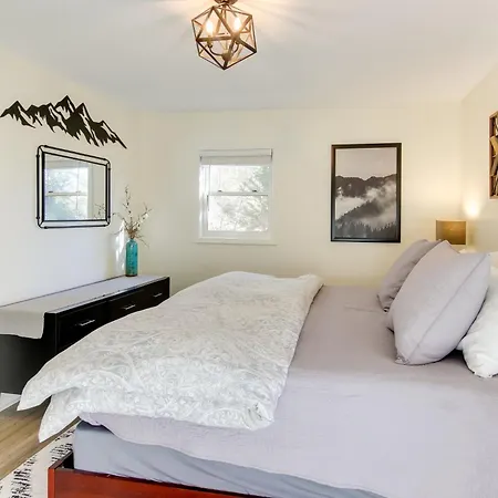 Bright Asheville Retreat With Hot Tub And Decks!-3